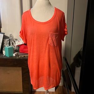🆑FINAL PRICE‼️ Seven7 size large orange tee shirt with lace pocket